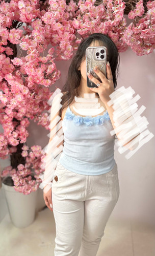 کراپ تاپ زنانه و دخترانه بندماکارونی با طراحی گل برجسته